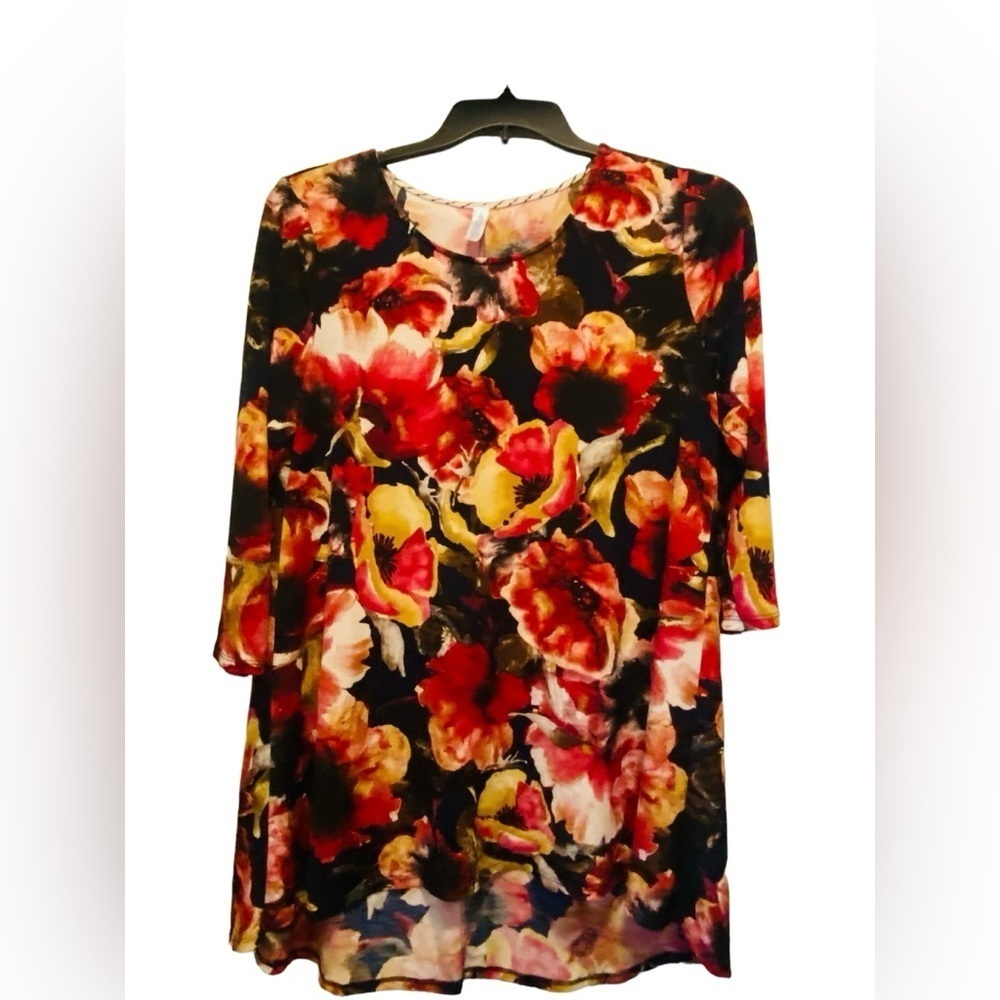 Women’s size XL pull over short sleeve shirt
